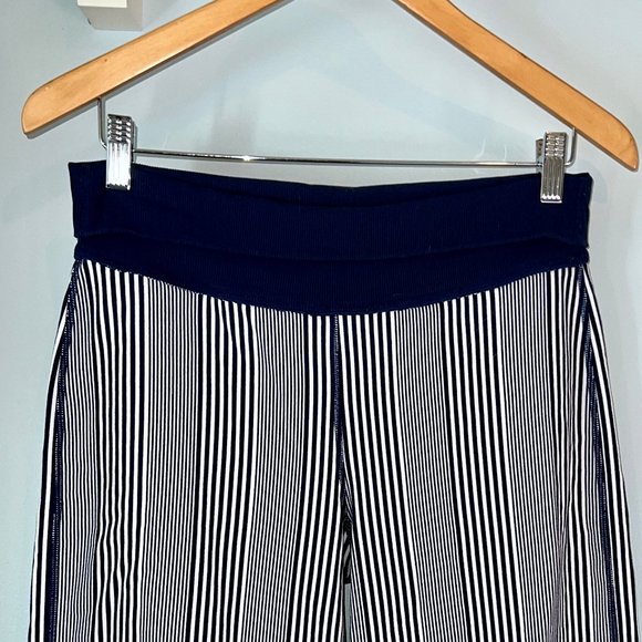 Lululemon Wide Leg Capris Navy Blue and White, Size 8 - Picture 7 of 9